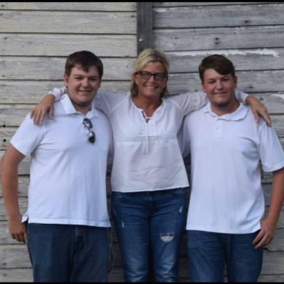 Meet your Posher, Virginia..here to sell, sell, sell,. Living life for me💃 - Picture 6 of 10